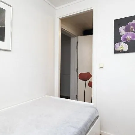 Апартаменты Comfy 2br With Parking *