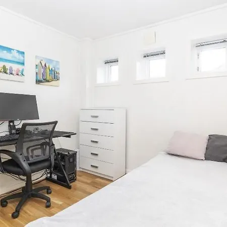 Comfy 2br With Parking *